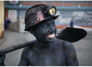 Tài nguyên sắp hết, lợi thế lao động không còn, chúng ta còn gì?