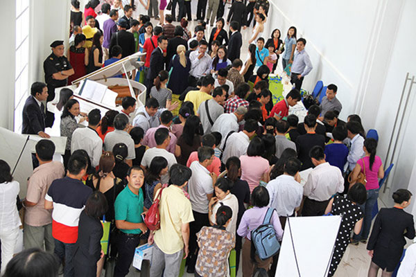 Thị trường bất động sản: Nghi án… “cháy hàng”