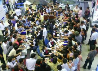 Thị trường lao động ở Việt Nam: Định hướng đúng nhằm phát triển bền vững