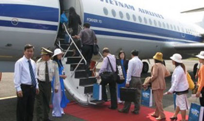 Nam tiếp viên hàng không có tiền nhưng ‘khó tiêu’