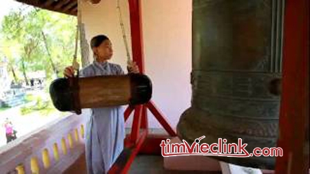 Tiểu hòa thượng đánh chuông