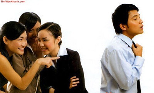 Học cách sống chung với trò tiểu nhân công sở