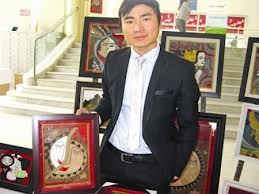 Khởi nghiệp bằng tranh làm từ…rác