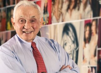 Tỷ phú lặng thầm sau biểu tượng Victoria’s Secret rực lửa