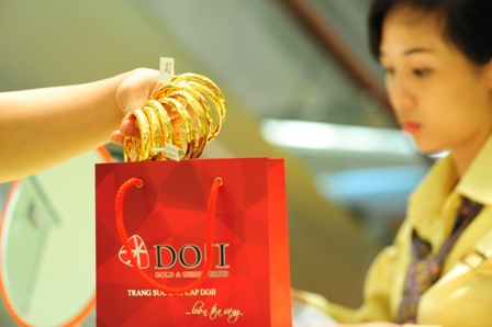 Vàng “lội ngược dòng” tăng giá