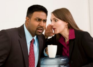 Xử lý với đồng nghiệp thích “chơi xấu”