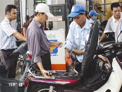 Xăng lại kêu lỗ nặng sau cú tăng kỷ lục
