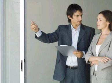 Khi sếp nam có con thì lương nhân viên bị giảm?