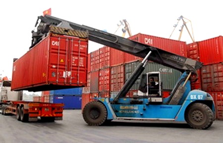 Tính đến 15/12/2013, Việt Nam đã xuất siêu 650 triệu USD