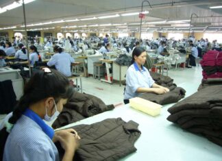 Xuất khẩu: Dệt may “vượt mặt” điện thoại và linh kiện