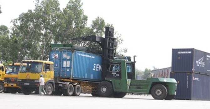 Xuất nhập khẩu: Loạn thu phí từ các hãng tàu