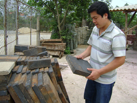 Ông Giám đốc chuyên nhặt phế thải để kiếm tiền